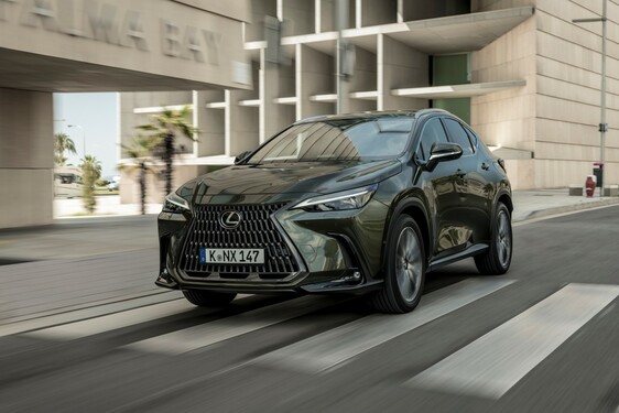 LEXUS SPRZEDAŁ JUŻ PONAD PÓŁ MILIONA HYBRYDOWYCH NX-ÓW